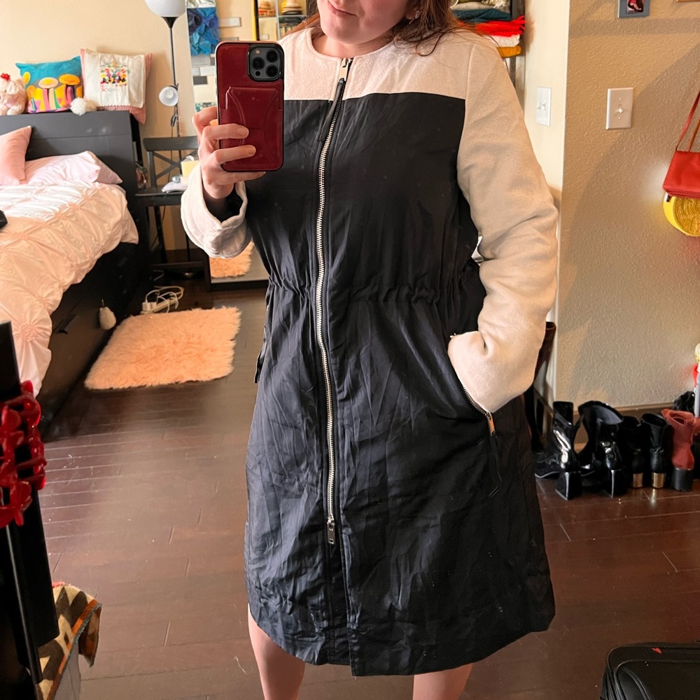 DKNY LONG Color-blocked black/ white jacket. Size M
